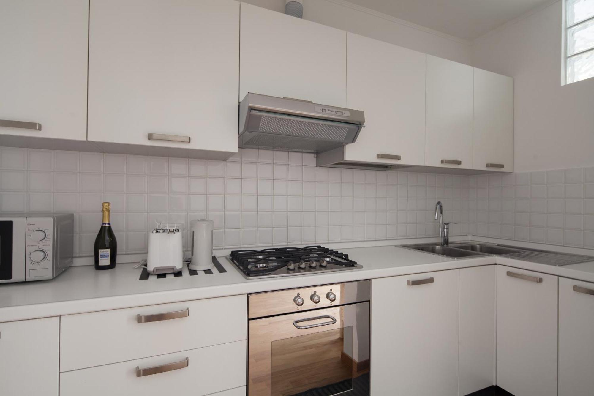 Cv5 - La Spezia City Center - Wide Modern Apartment Walking Distance To The Station To Cinque Terre - Big Terrace On The Roofs エクステリア 写真